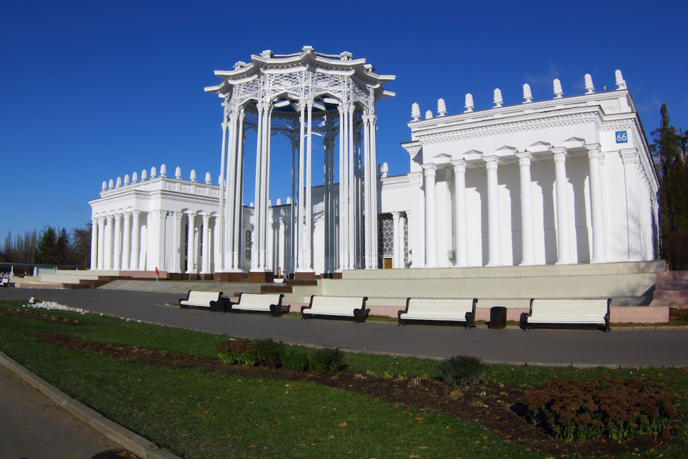 Usbekistan-Pavillon. Die Pavillons zeigten Dekorationen und Kunsthandwerk, die für die jeweilige Region typisch waren. Foto © Artyom Polevoy unter CC BY 2.0