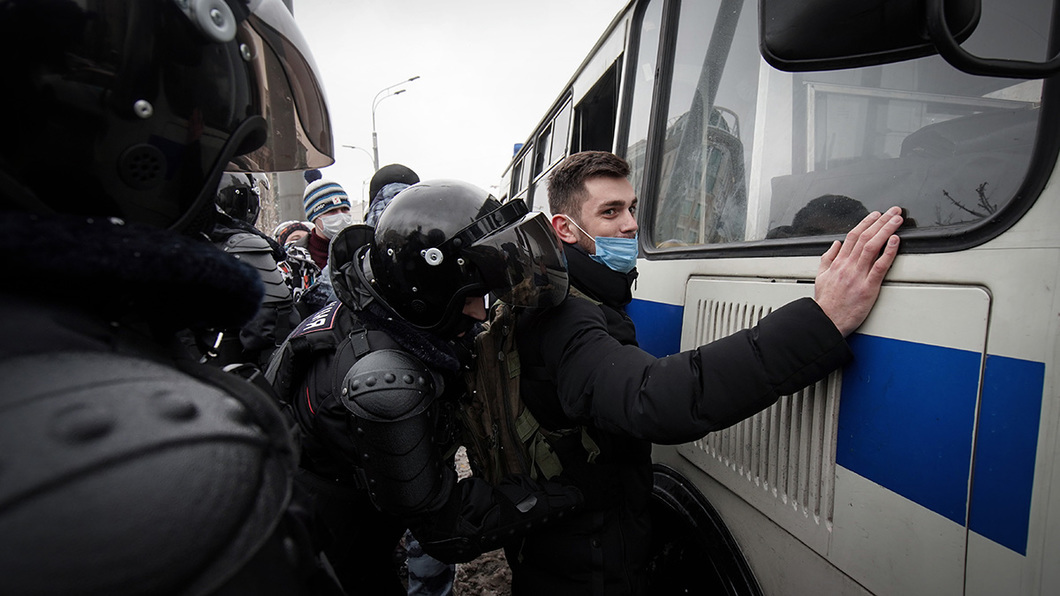 „OMON und Polizei haben angefangen, die Menschen durch die Straßen zu jagen – und haben damit faktisch die Protestaktion über die ganze Stadt ausgebreitet.“ / Foto © Vlad Dokschin/Novaya Gazeta