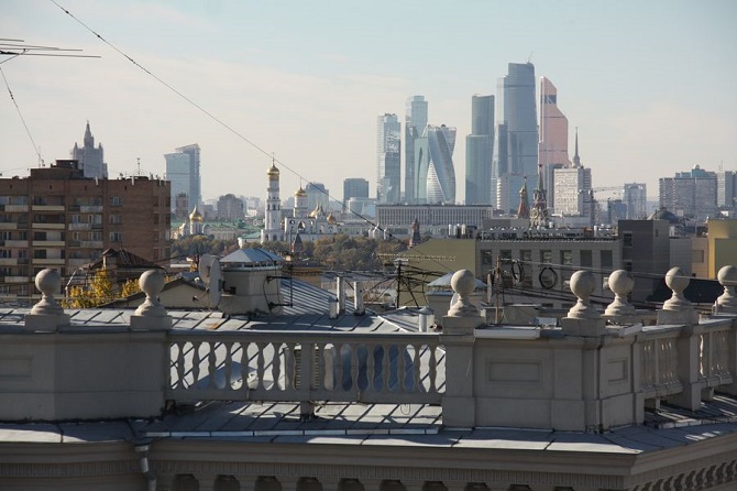 Keine kleine Stadt: Moskau mit den Wolkenkratzern von Moskwa-City im Hintergrund / Fotos: Michail Drabkin