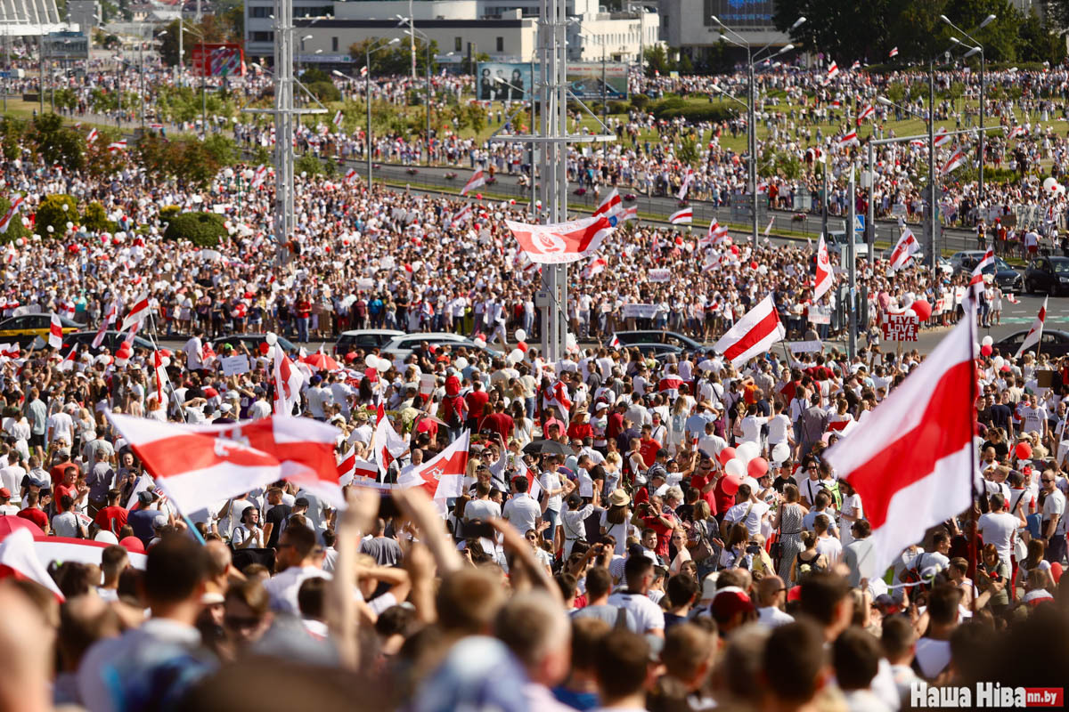 Am Sonntag nach der Wahl im August 2020 protestierten hunderttausende Menschen in Minsk gegen die Machthaber / Foto © Nadseja Bushan/Nasha Niva