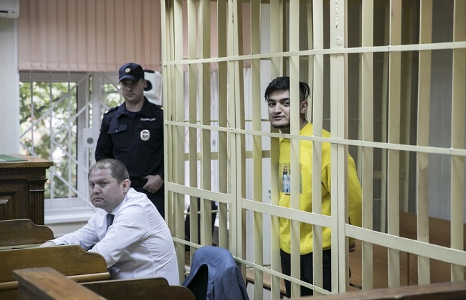 Samariddin Radshabow hatte vor Gericht stets ein Lächeln im Gesicht / Foto © Wlad Dokschin/Novaya Gazeta