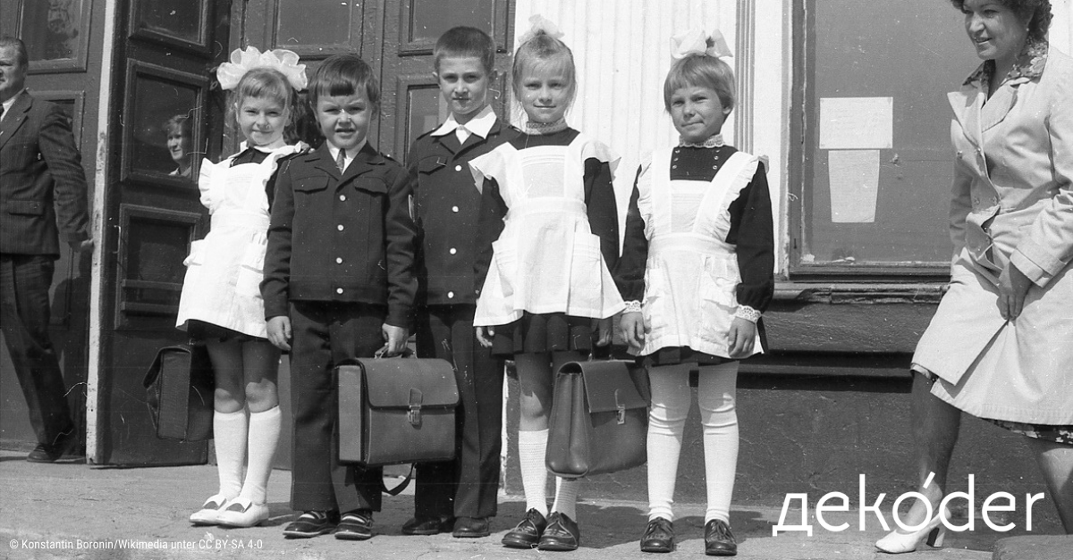 Sowjetische Schuluniformen – Normierung und Eigensinn