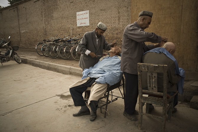 Friseure in Kaxgar, 2007 / Foto © Konstantin Salomatin