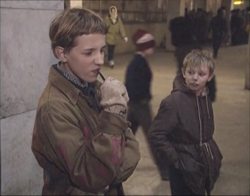 Straßenkinder in St. Petersburg / Foto © Screenshot aus „Die Kinder von St. Petersburg“/ Spiegel TV, 1991