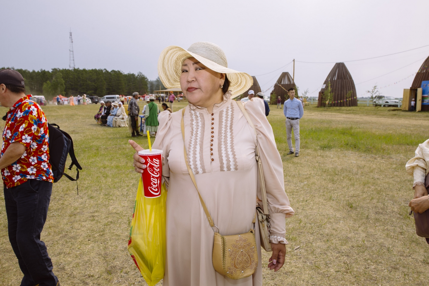 Cafés mit traditioneller Küche gibt es auf dem Ysyach nur wenige. Statt Kumis trinken viele Cola / Foto © Alexej Wassiljew