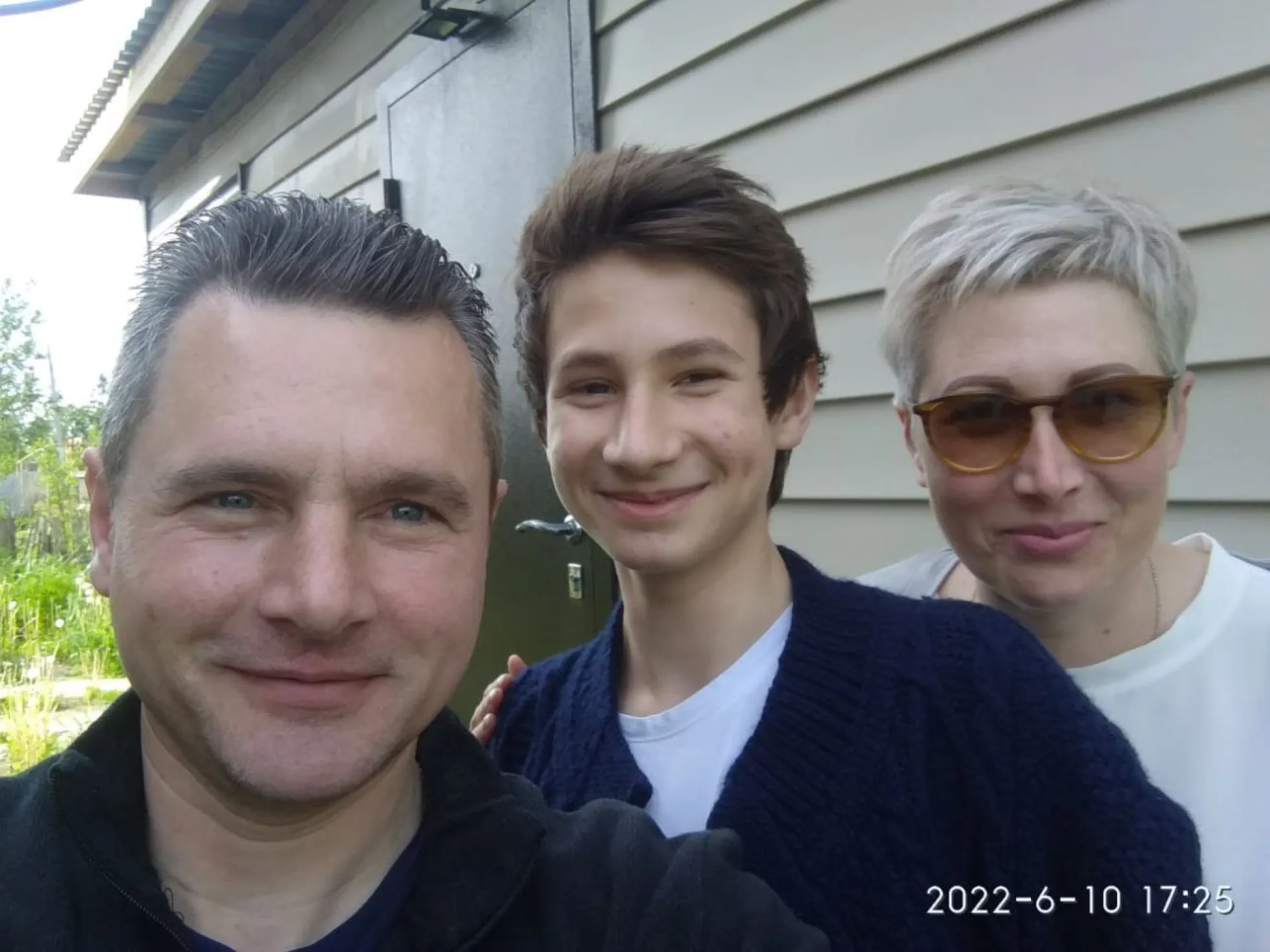 Familie Balasejkin im Juni 2022. Acht Monate später wurde Jegor festgenommen. Er soll versucht haben, ein Rekrutierungsbüro der Armee in Brand zu stecken / Foto © privat