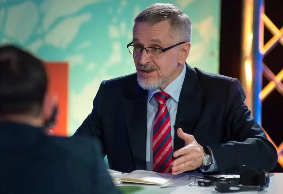 Der belarussische Journalist Alexander Klaskowski im Gespräch / Foto © Belsat