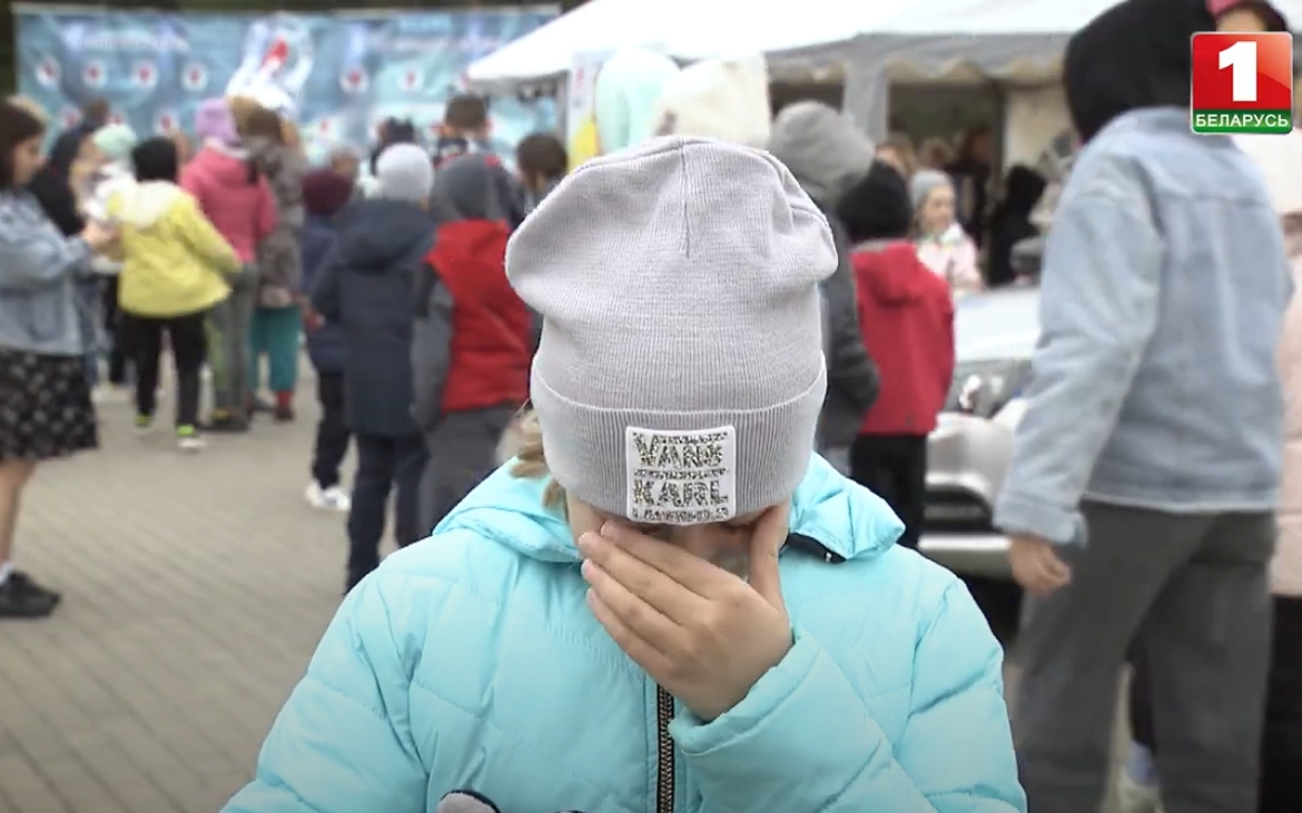 Screenshot aus der Propaganda-Doku-Serie „Kinder des Krieges“ des belarussischen Staatssenders ONT über ukrainische Kinder aus den von Russland besetzten Gebieten. / Video © Youtube-Kanal news.by