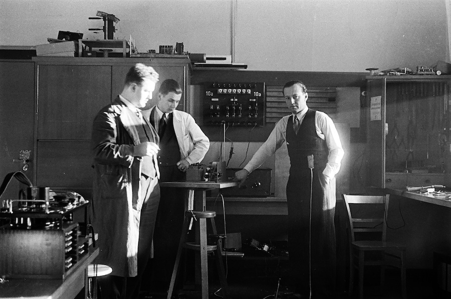 Berlin. Jewgeni Henkin (rechts) im Heinrich-Hertz-Institut