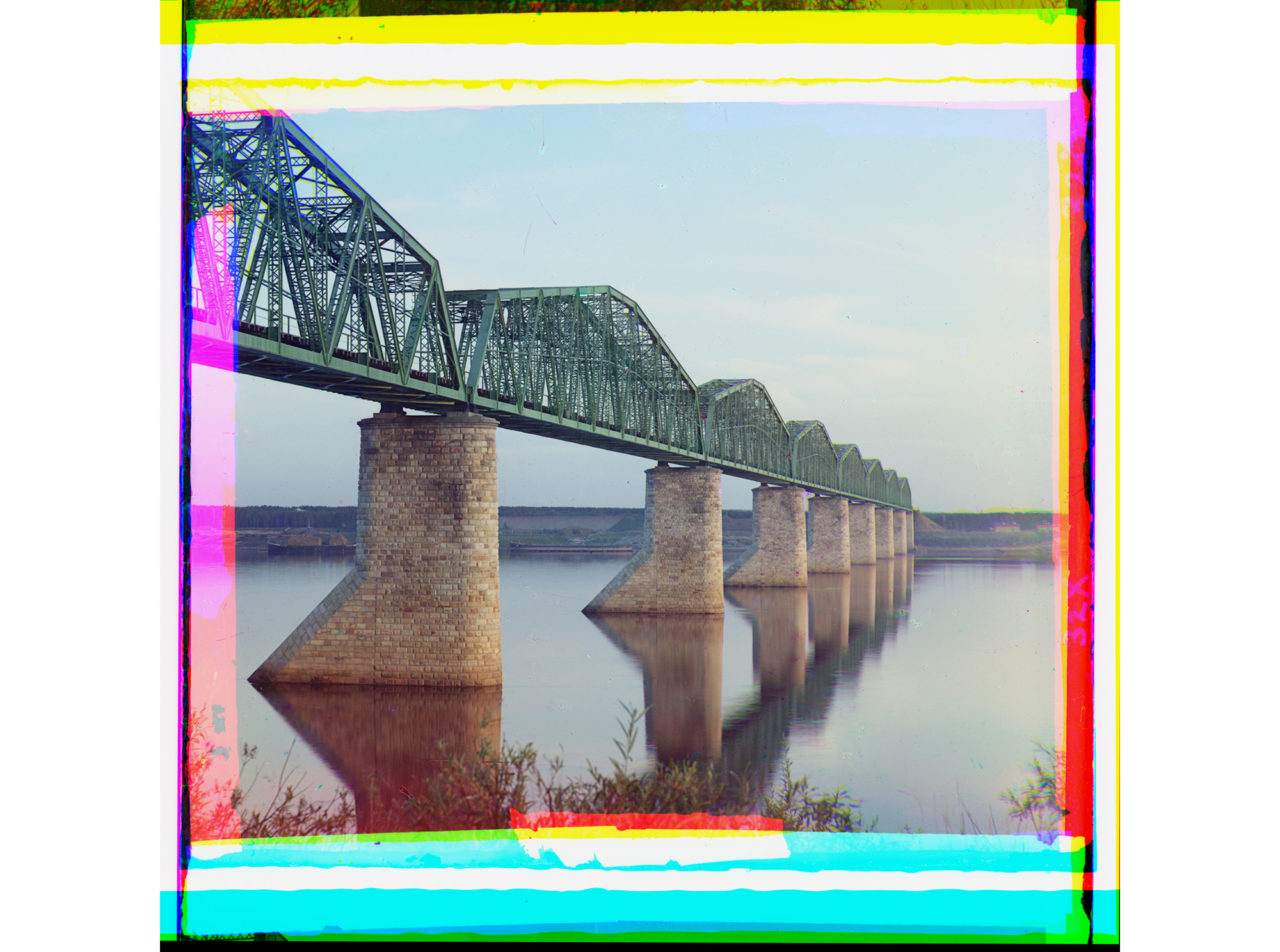 Brücke der Transsibirischen Eisenbahnlinie über den Fluss Kama nahe Perm am Ural, 1910