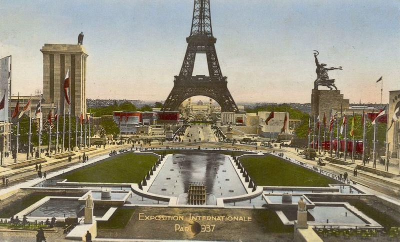 Die monumentale Statue gewann – gemeinsam mit dem gegenüber platzierten deutschen Pavillon – den Grand Prix.