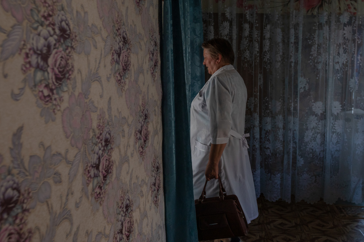 Die Feldscherin Natalja Shaworonkowa war kürzlich schwer an Covid erkrankt, hat die Folgen überwunden und arbeitet jetzt wieder / Foto © Natalja Madiljan