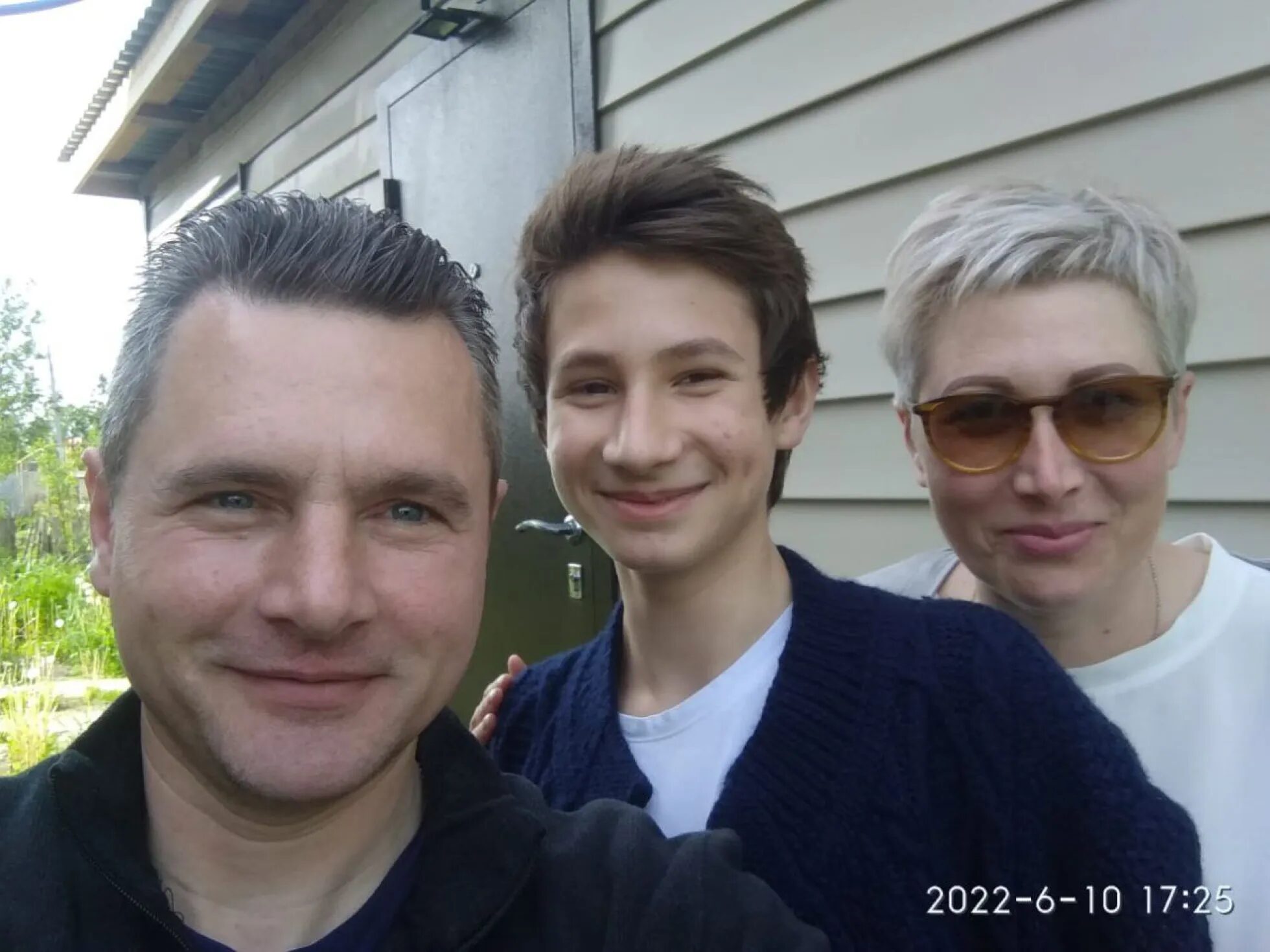 Familie Balasejkin im Juni 2022. Acht Monate später wurde Jegor festgenommen. Er soll versucht haben, ein Rekrutierungsbüro der Armee in Brand zu stecken / Foto © privat