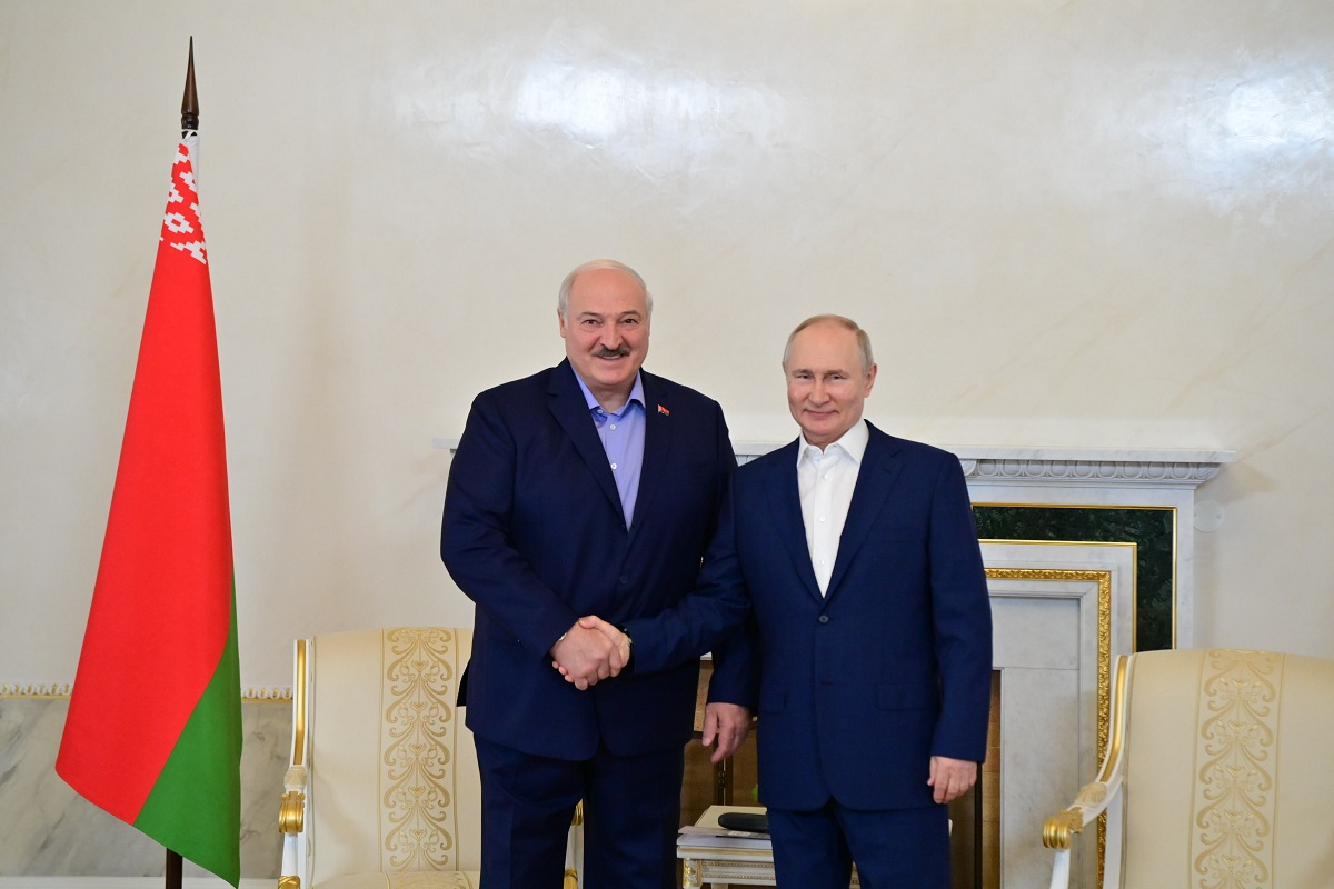 Bei einem Treffen mit Wladimir Putin am 23. Juli in Sankt Petersburg erklärte Lukaschenko, die nach Belarus verlegten Wagner-Einheiten würden ihn „langsam belasten“ und angeblich einen „Ausflug nach Warschau und Rzeszów“ planen / Foto © president.gov.by